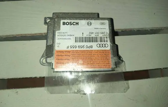 Audi A3 S3 8P Airbag control unit/module 8P0959655F 0037D00204YK 0285001482