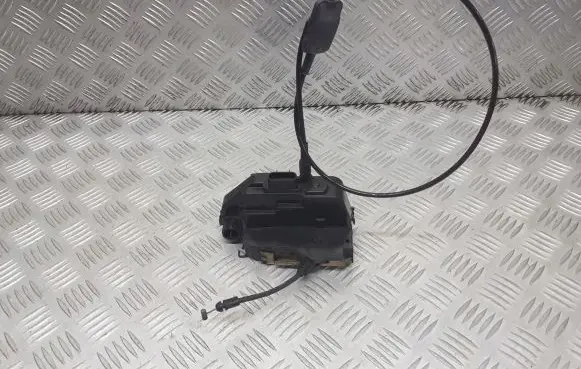 Renault Megane II Front door lock