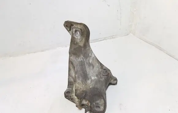 BMW 1 E82 E88 Engine mounting bracket 7811916 13807410