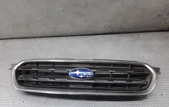 Subaru Outback Front bumper upper radiator grill