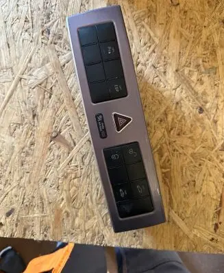 Mercedes-Benz C W203 Hazard light switch 2038700151