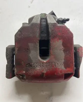 BMW 5 E39 Front brake caliper 6022296