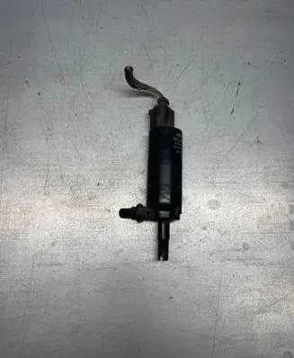 Volkswagen PASSAT B7 Windscreen/windshield washer pump 6R0955681 3308603