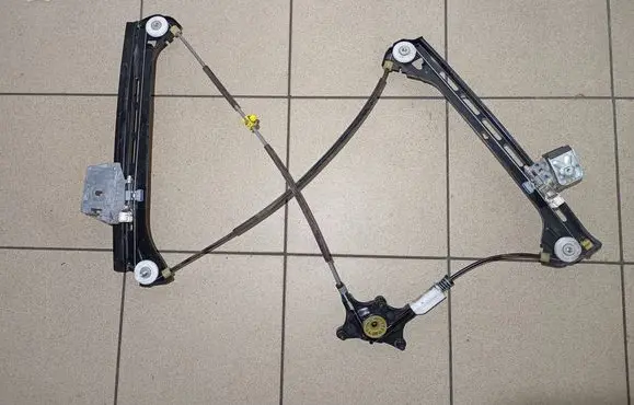 Mercedes-Benz E C207 W207 Front door electric window regulator A2077200646 961892103 961887104