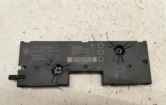 BMW 3 E90 E91 Aerial antenna amplifier 6934846 10819610