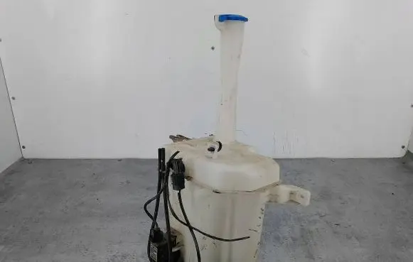 Windshield washer fluid reservoir/tank