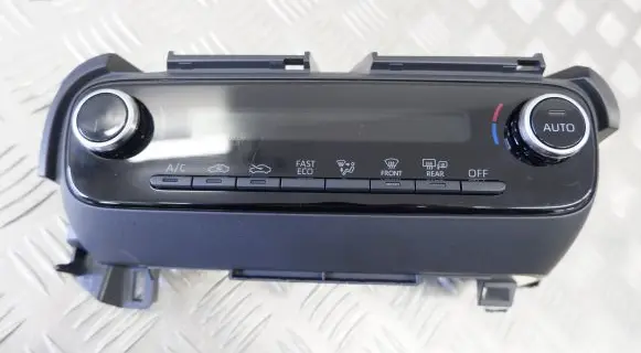 Toyota Yaris XP210 Climate control unit 55900K0260