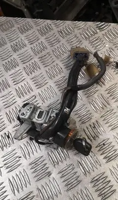 Mitsubishi Pajero Sport I Ignition lock 337891