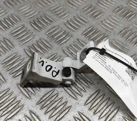 Volkswagen PASSAT B8 Front door upper hinge 8X0831404E