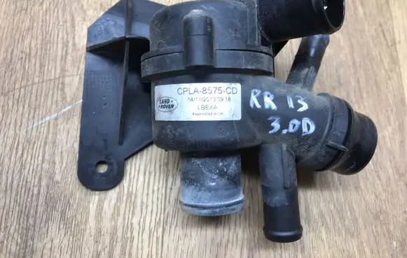 Land Rover Range Rover L405 Thermostat housing CPLA8575CD
