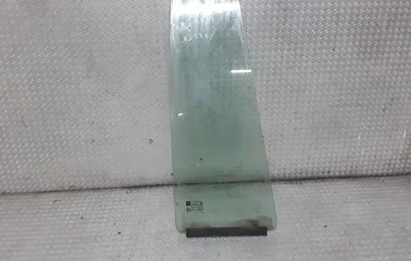 Opel Zafira A Rear vent window glass 