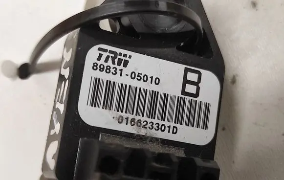 Toyota Avensis T250 Airbag deployment crash/impact sensor 8983105010 016623301D