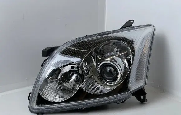 Toyota Avensis T250 Headlight/headlamp 20A370B