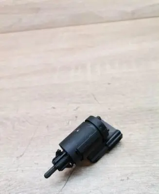 Volkswagen PASSAT B5.5 Brake pedal sensor switch 51000533