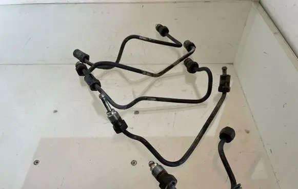 Toyota Avensis Verso Fuel injector supply line/pipe 