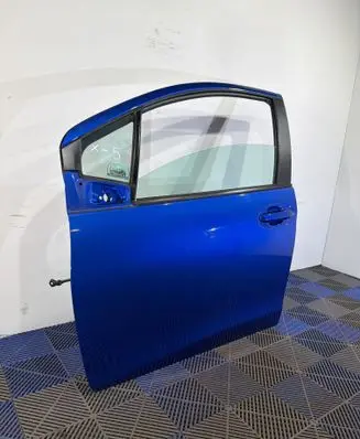 Toyota Yaris Front door 