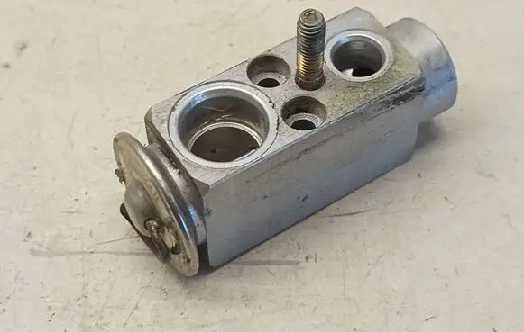 Mercedes-Benz CLK A209 C209 Air conditioning (A/C) expansion valve 2308300184