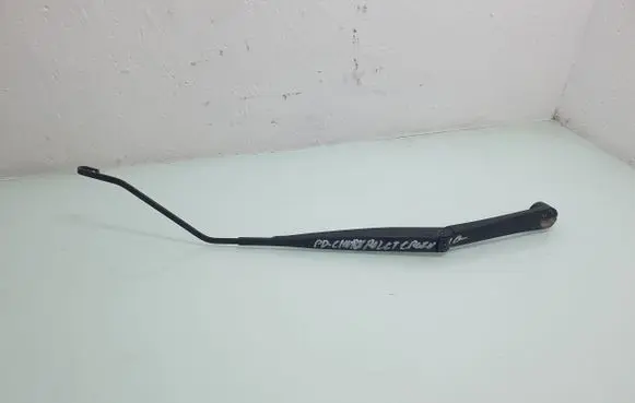 Chevrolet Cruze Front wiper blade arm 96910779