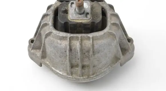 BMW 1 E81 E87 Engine mount bracket 13981112