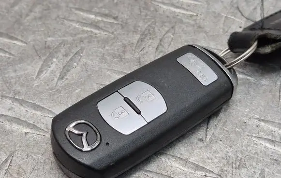 Mazda 3 III Ignition key/card SKE13E01