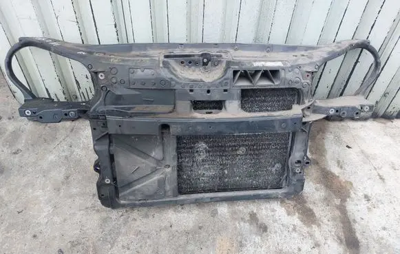 Volkswagen Polo Radiator support slam panel