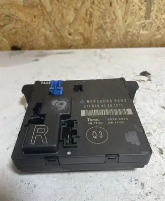 Mercedes-Benz E W211 Door control unit/module 2118704126