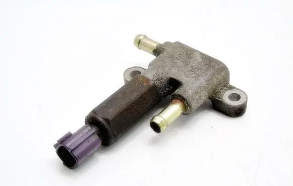 Subaru Legacy Fuel pressure regulator 166632AA001