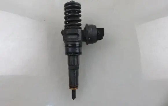 Volkswagen PASSAT B5.5 Fuel injector 0414720216 038130073BA