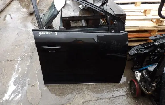 Dacia Sandero III Front door