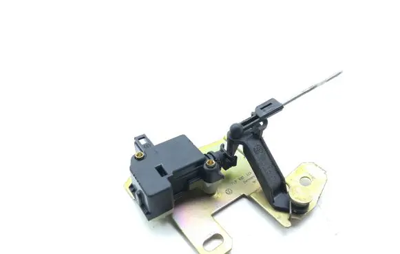 Volkswagen Touareg I Fuel tank cap lock 7L6827425