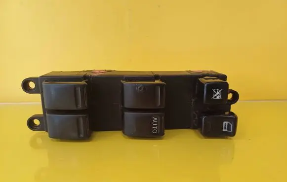 Nissan X-Trail T30 Electric window control switch