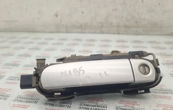 Audi A4 S4 B5 8D Front door exterior handle 