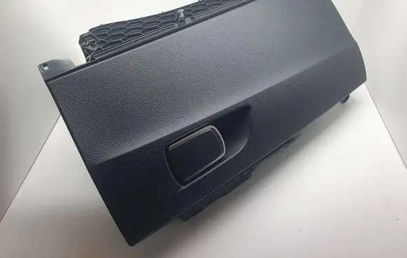 Glove box