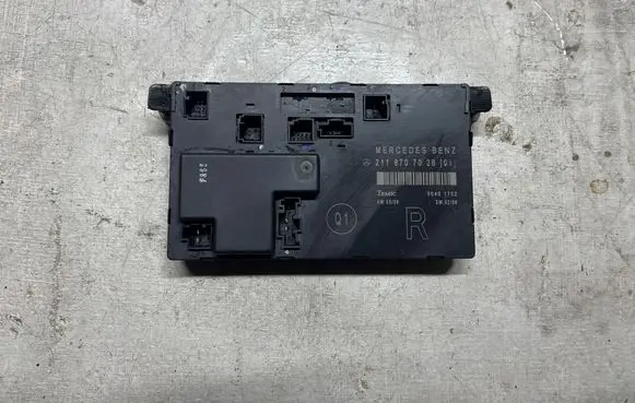Mercedes-Benz E W211 Door control unit/module 2118707026 00401702