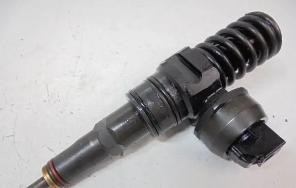 Audi A4 S4 B6 8E 8H Fuel injector 038130073BA