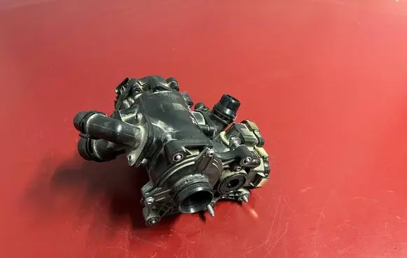 Thermostat/thermostat housing