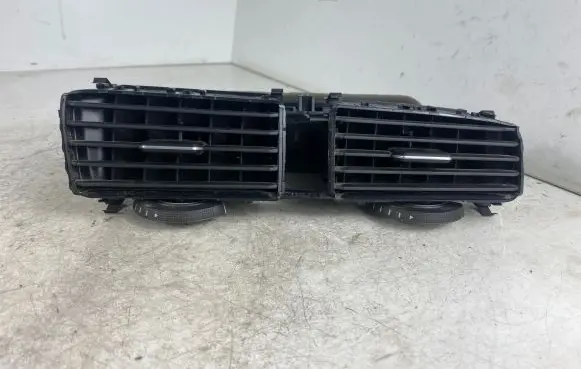 Volkswagen Golf VII Dash center air vent grill 5G1815736C 5G1819728 5G1815735