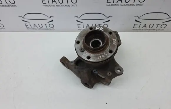 Front wheel hub