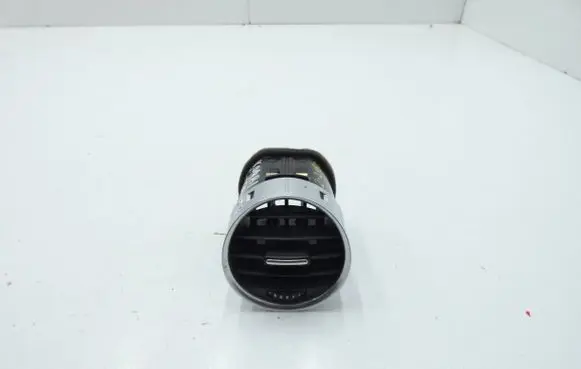 Seat Exeo (3R) Dash center air vent grill 3R0820951