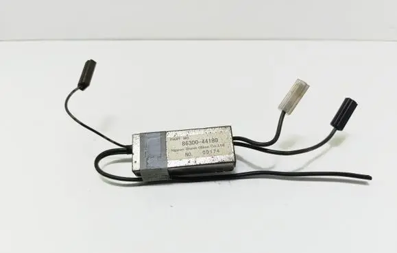 Toyota Avensis Verso Aerial antenna amplifier 8630044180