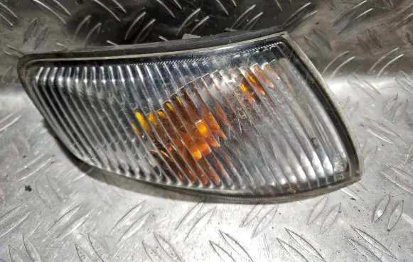 Mazda 626 Front indicator light 21061822