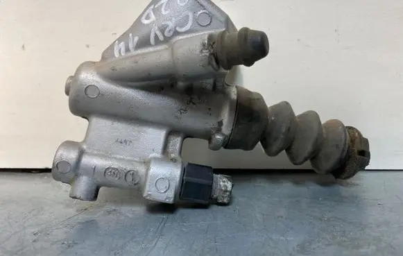 Honda CR-V Clutch master cylinder