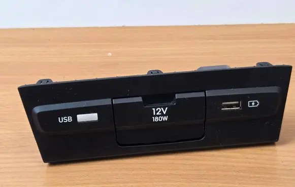Hyundai i20 (BC3 BI3) USB socket connector 96125Q0120 10R0510569 721017