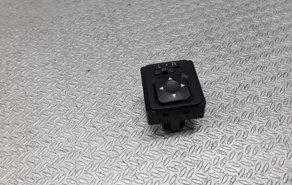 Mitsubishi Pajero Wing mirror switch MR190956