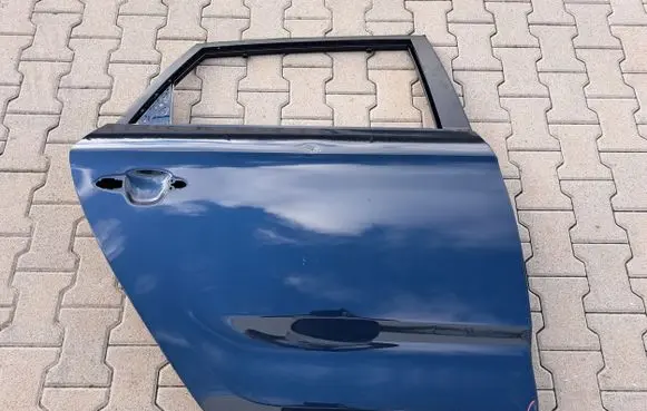 KIA Carens III Rear door