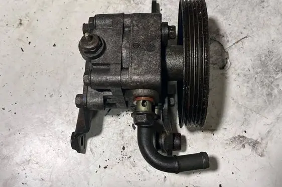 Mazda Premacy Power steering pump CB8032650A 34054001 3405400
