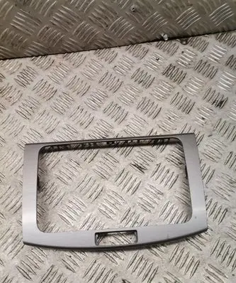 Radio/GPS head unit trim