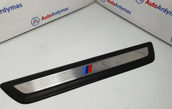 Front sill trim cover