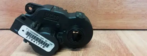 Renault Espace V (RFC) Air flap motor/actuator T1009914P 2704171B