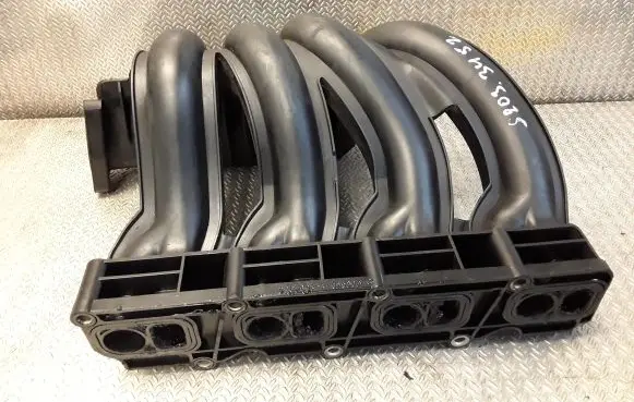 Mercedes-Benz C W203 Intake manifold 6110903537 A6110903537